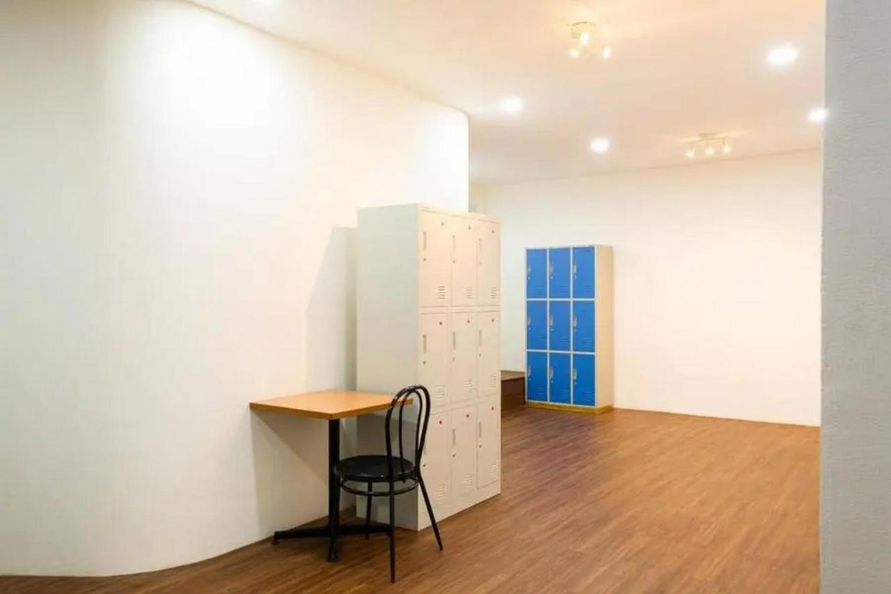 ג'קרטה Reddoorz Hostel Near Taman Puring מראה חיצוני תמונה