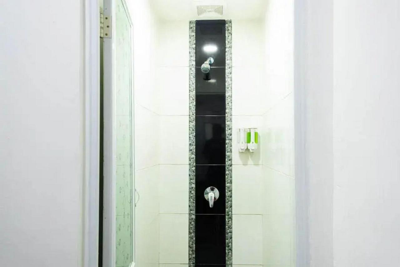 ג'קרטה Reddoorz Hostel Near Taman Puring מראה חיצוני תמונה