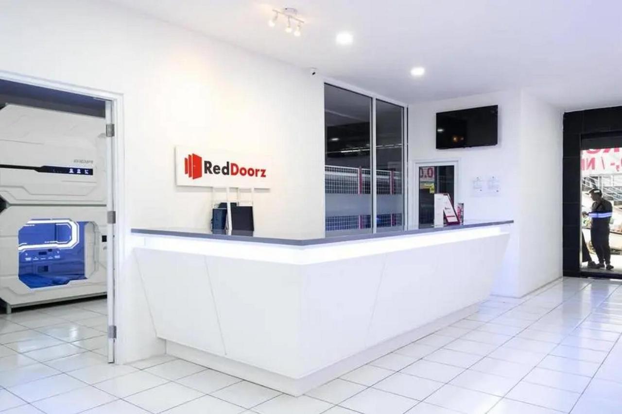ג'קרטה Reddoorz Hostel Near Taman Puring מראה חיצוני תמונה