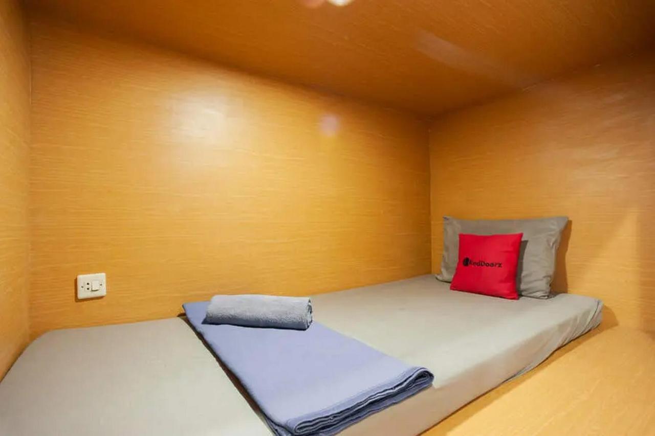 ג'קרטה Reddoorz Hostel Near Taman Puring מראה חיצוני תמונה