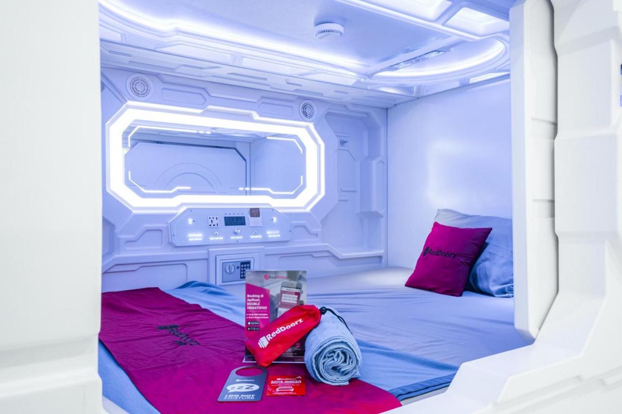 ג'קרטה Reddoorz Hostel Near Taman Puring מראה חיצוני תמונה
